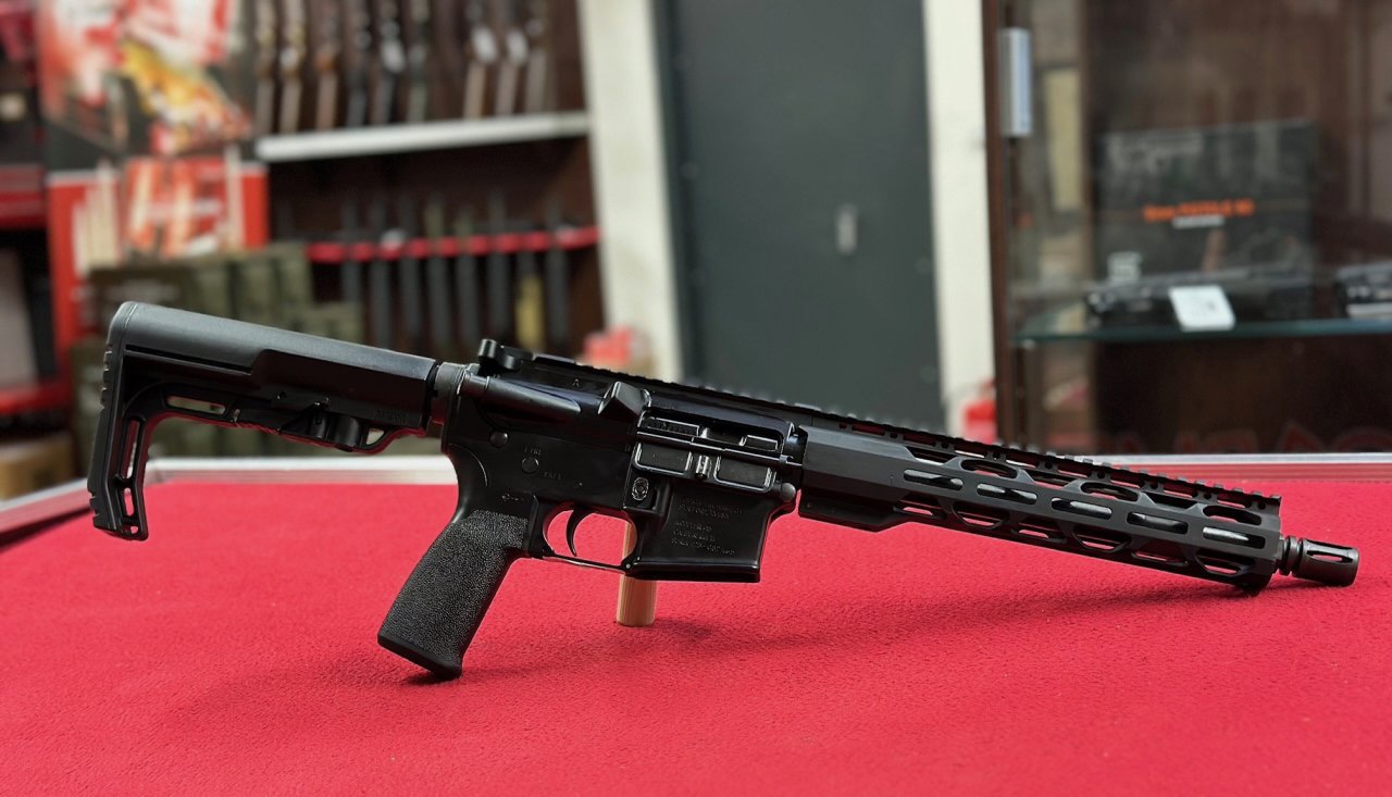 Puška samonabíjecí Radical Firearms RF-15 SBR, 10,5" .223