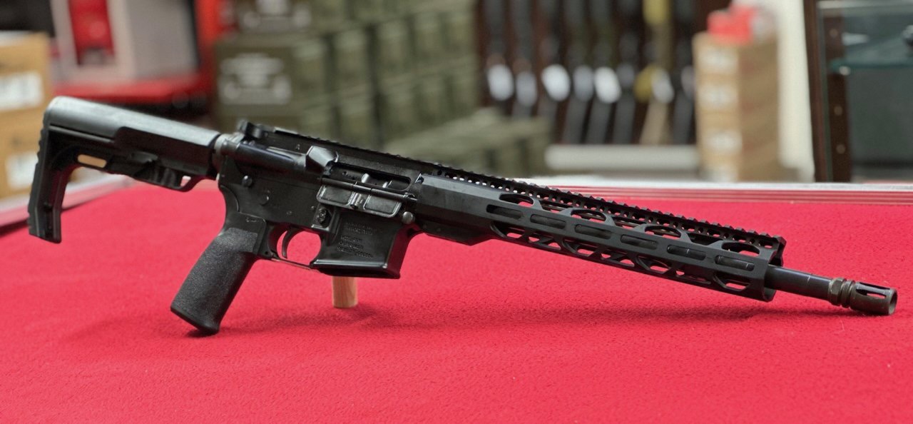 Puška samonabíjecí Radical Firearms RF-15 SOCOM, 14,5" .223